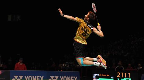 Wanna Improve Your Badminton Smash? Try These Tips To Make It Work! - Playo