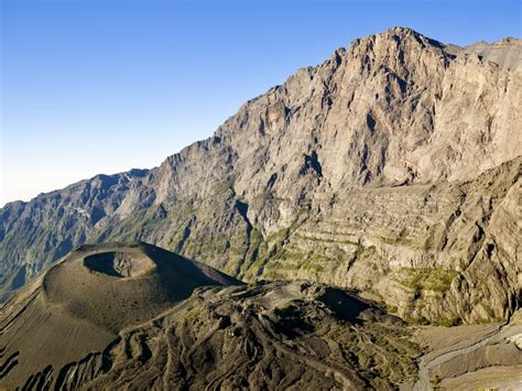 Climbing Mount Meru, the little brother of Kilimanjaro!