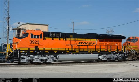 The BNSF Photo Archive - ET44C4 #3923