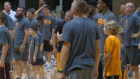 Tennessee Basketball hosts Rick Barnes 'Father-Son Camp' | wbir.com