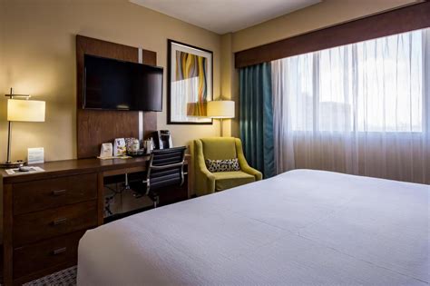 Suites At Holiday Inn Houston Downtown, an IHG Hotel | Suiteness — Stay ...