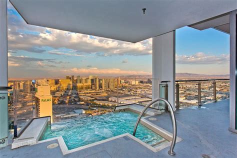 VEGAS Huge Penthouse HotTub on Balcony Stripviews - Apartments for Rent ...