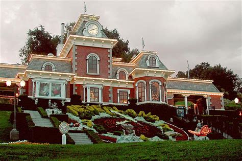 The crumbling abandoned mansions of the rich and famous | loveproperty.com