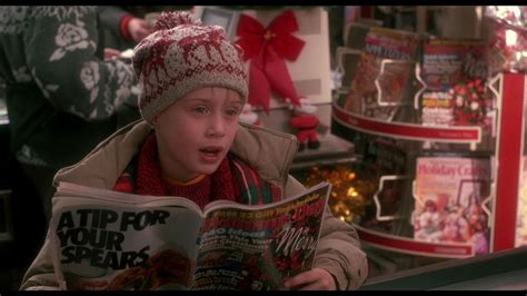 Macaulay Culkin - Home Alone | Best christmas movies, Christmas movies, Christmas films