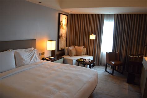 New World Makati Hotel Review | Travelling Weasels