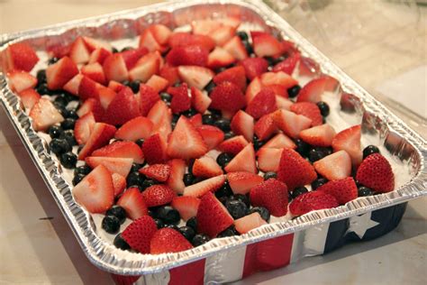 berried treasure - crushed graham crackers, cool whip, vanilla pudding and berries. Bbq Dessert ...