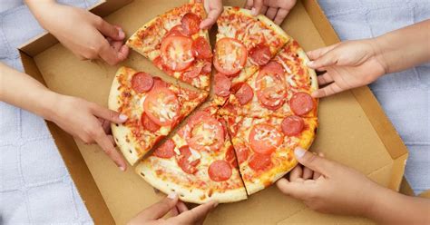 Why it's better to order 1 large pizza than 2 medium pizzas, according to maths - Mirror Online