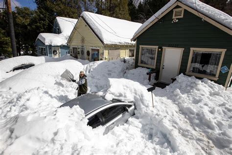 Blizzards, tornadoes, a hurricane: 2023 was a weird weather year - Los ...