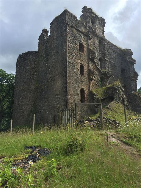 Abandoned Castle in Invergarry, Scotland [OC] [2448x3264] : r/AbandonedPorn