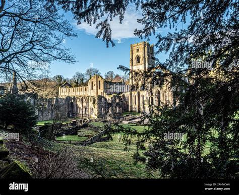 Fountains abbey winter hi-res stock photography and images - Alamy