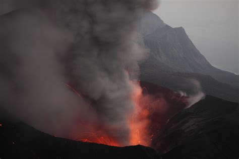 Suwanosejima Volcano