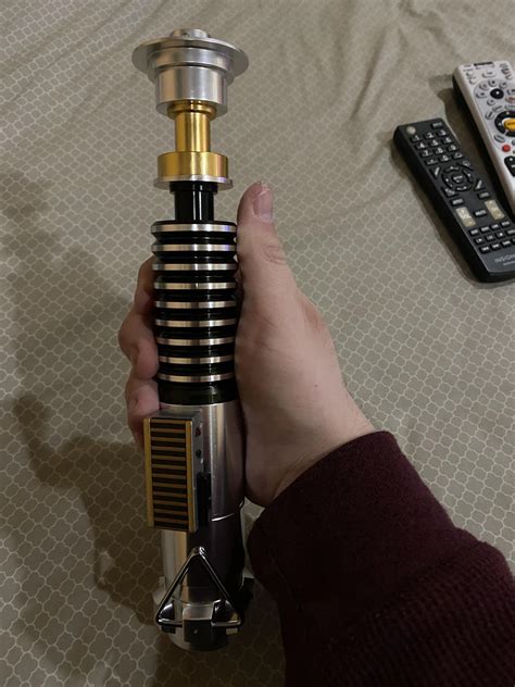 Galaxy’s Edge Luke Skywalker Legacy Lightsaber : r/lightsabers