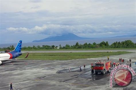 Gamalama volcano still angry, Ternate airport remains closed | Ternate, Volcano, Airport