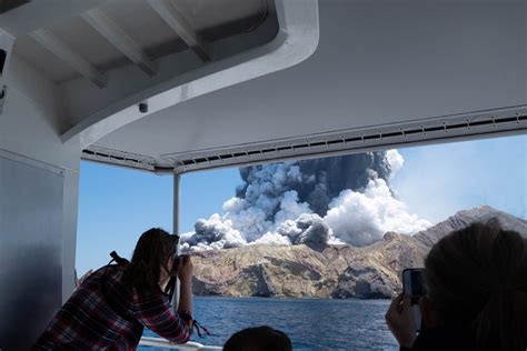 Terrifying Videos Capture The Moment New Zealand's Whakaari Volcano ...