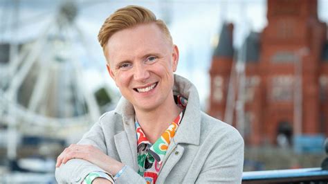 Owain Wyn Evans: Wales first for new BBC Radio 2 show - BBC News