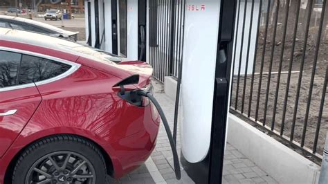 Tesla’s first V4 Supercharger sighted in the Netherlands