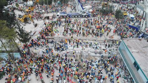 Desperate Rescuers Dig Through Rubble After Powerful Mexico Earthquake