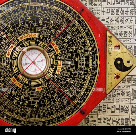 Chinese compass ancient hi-res stock photography and images - Alamy