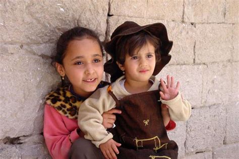 Proudly showing their jambiyas or traditional daggers | Yemeni People ...