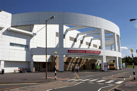 Ward at Edinburgh Royal Infirmary shut down after staff discover DEAD PIGEONS in the walls | The ...