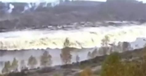 Watch terrifying moment powerful landslide triggers giant tsunami wave - Irish Mirror Online