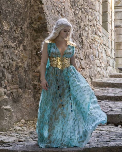 9 Hot Khaleesi Costumes That Will Make You Want to Bend the Knee | Khaleesi costume, Silk gown ...