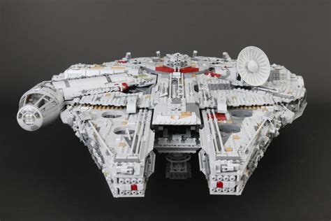 LEGO Star Wars UCS 75192 Millennium Falcon review