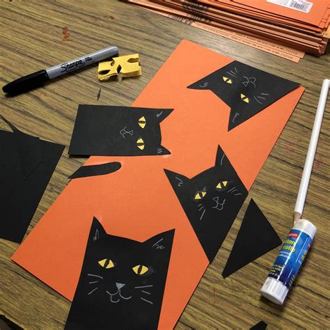 variation on peek-a-boo cats. I love the addition of the tail!! Cute Halloween banners ...