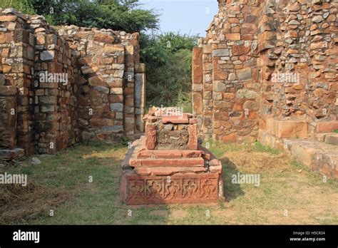 Ghiyas ud din balban tomb hi-res stock photography and images - Alamy