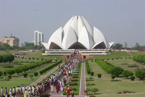 The Bahá'í House of Worship: The Lotus Temple in Delhi | Webdunia English