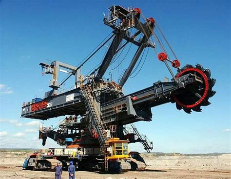 Bucket wheel excavator on the move | Heavy construction equipment ...