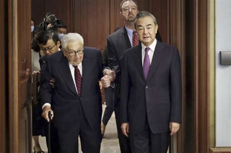 Xi Jinping meets his "old friend" Henry Kissinger in Beijing and ...