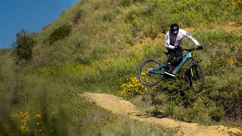 Electric Mountain Bikes | Smooth & Natural Control | CANYON US