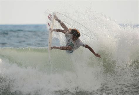 Costa Rica surfers riding high toward national championships ...