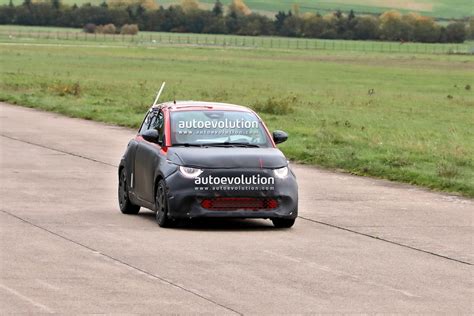 2023 Abarth 500 Electric Prototype Gets Spied for the First Time - autoevolution