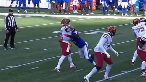 Kayvon Thibodeaux hits Taylor Heinicke to force incompletion | Giants ...