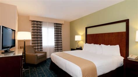 The Hampton Inn & Suites Hotel in Bolingbrook Illinois