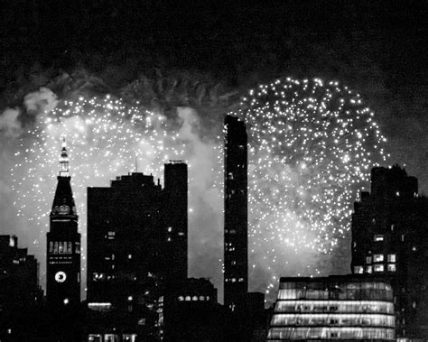 NEW SAVANNA: Fireworks in black and white [July 4, 2021]