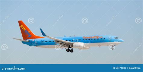 A Sunwing Airlines Boeing 737 Landing Editorial Image - Image of destination, airliners: 63471680