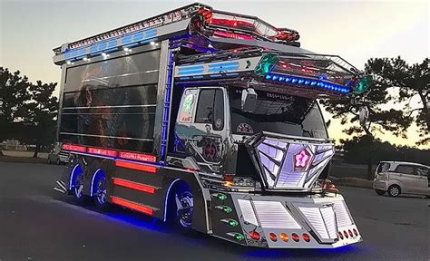 Japan’s Most Insane, Pimped-out “Dekotora” Truck - ThrottleXtreme