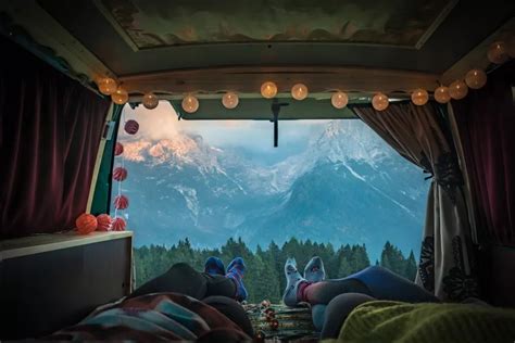 17 Van Design & Decoration Ideas for Living on the Road | Extra Space ...