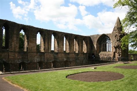 Historic Abbey – Dunfermline Abbey