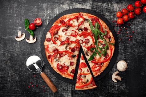 Download Tomato Still Life Food Pizza 4k Ultra HD Wallpaper
