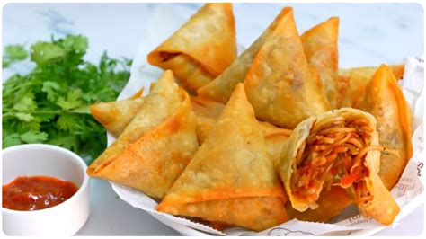 Chinese Samosa Recipe: क्रिस्पी चाइनीज़ पट्टी समोसा एकबार खा लिया तो बारबार बनाकर खाएंगे » रसोई ...