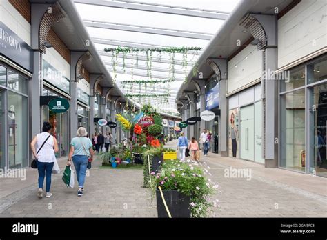 The boulevard outlet shopping centre cascum road shops shopping hi-res stock photography and ...