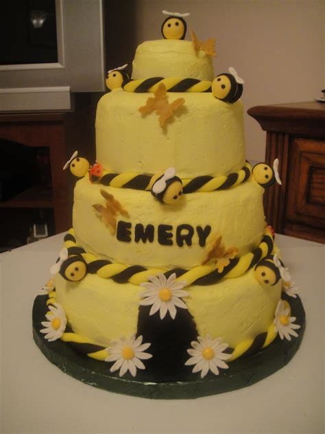 Honey Bee Hive Cake - CakeCentral.com