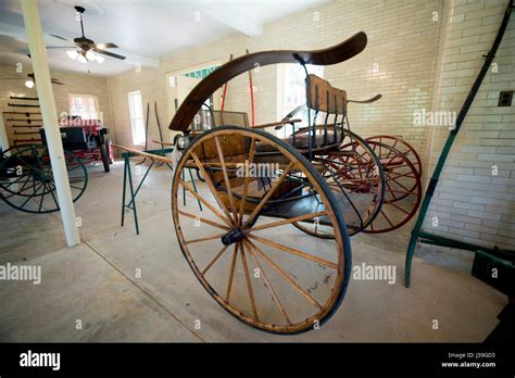 Horse carriage 1800s hi-res stock photography and images - Alamy