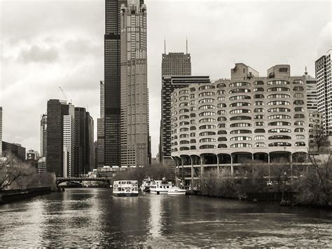 River City Condominiums, Chicago IL : r/brutalism