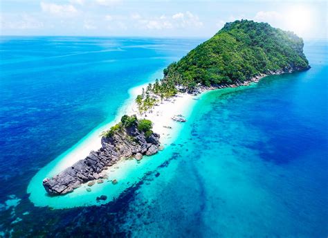 Hop around the islands of Islas de Gigantes or Gigantes Islands in ...