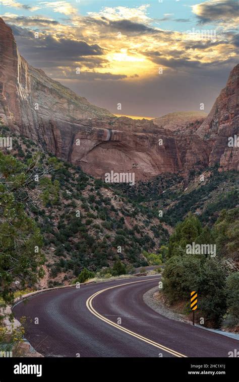 Zion canyon scenic drive hi-res stock photography and images - Alamy